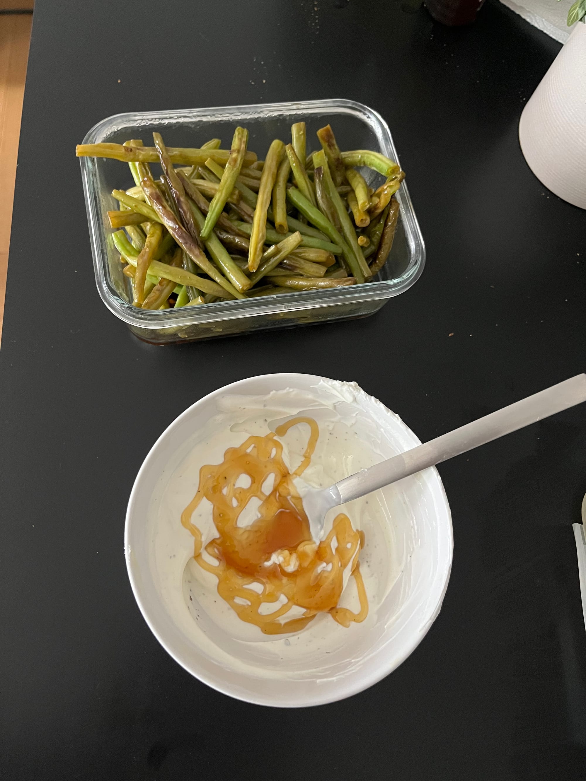 Lachs und Süßkartoffel mit Yoghurt-Honig-Tahin-Sauce