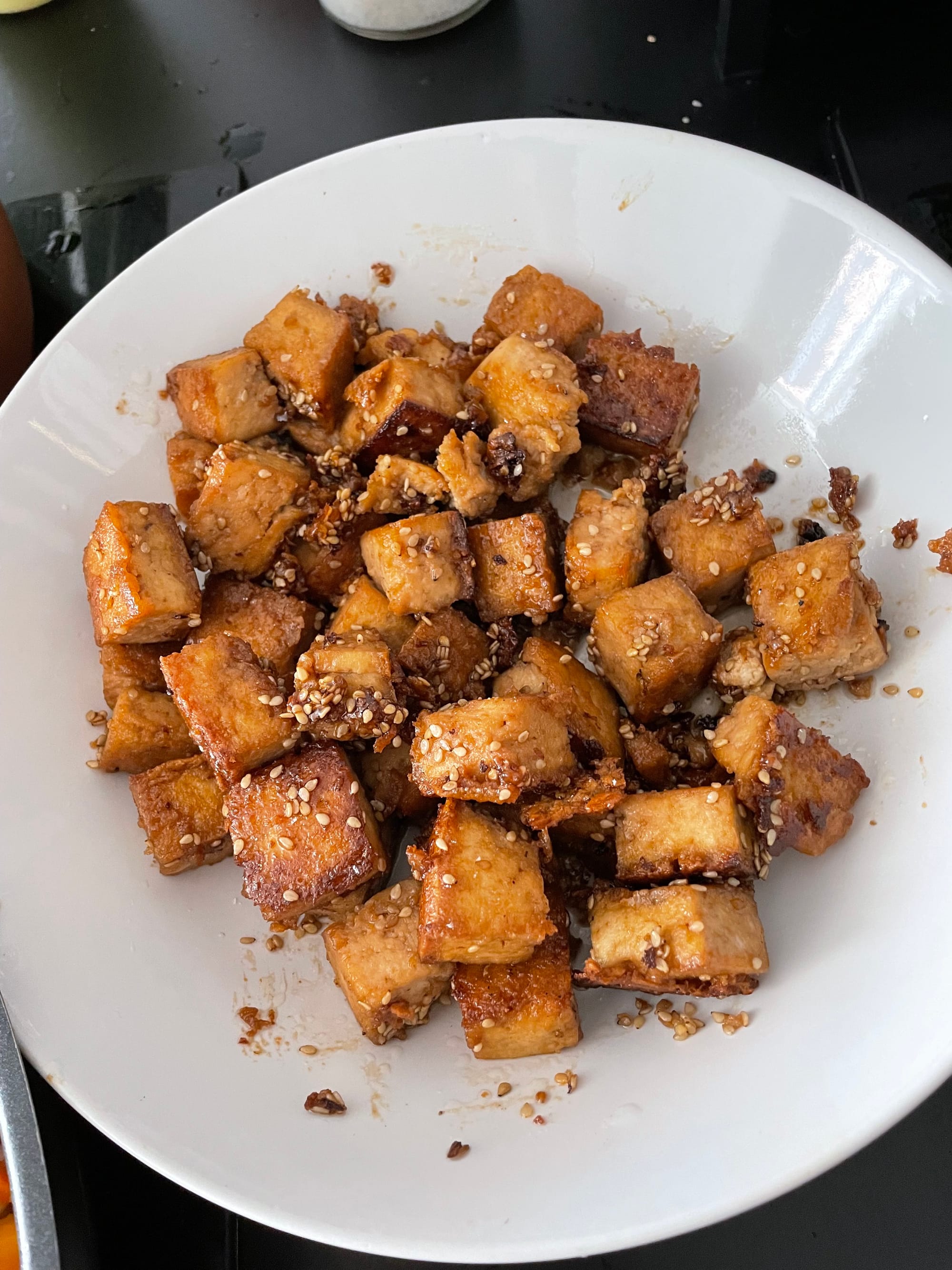 Pad Thai mit Sesam-Tahin-Sauce und Saitan Tofu