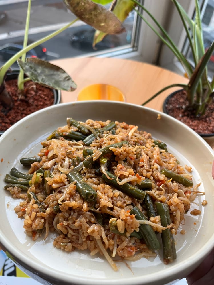 Reispfanne mit Soya-Gochujang-Sauce und Tofu